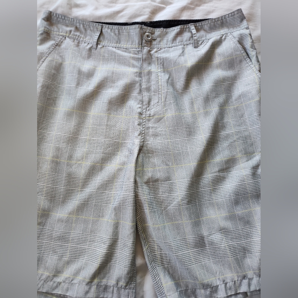 DEL SOL Men's Shorts. Size 38.  10" Inseam.